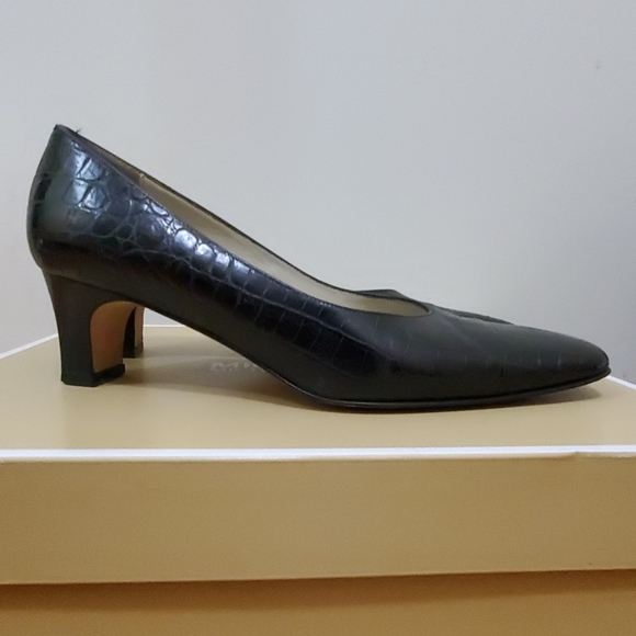 Talbots black snakeskin patterned heels - Sz 7 - Picture 3 of 4